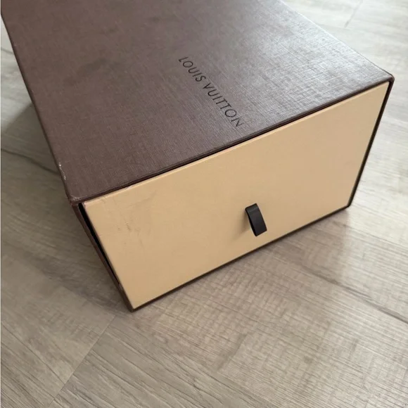 Louis Vuitton Brown Gift Box with large dustbag - Picture 3 of 4